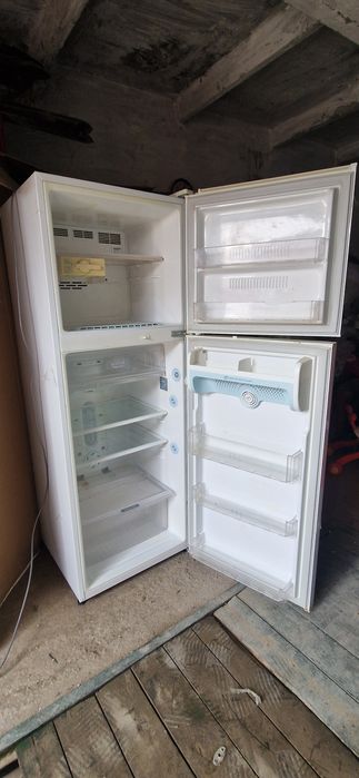 Продам Холодильник LG