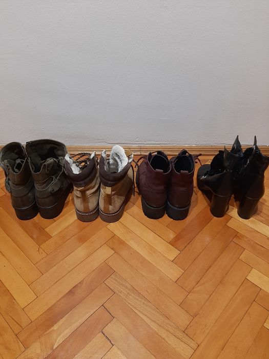 Vand ghete si botine de dama.
