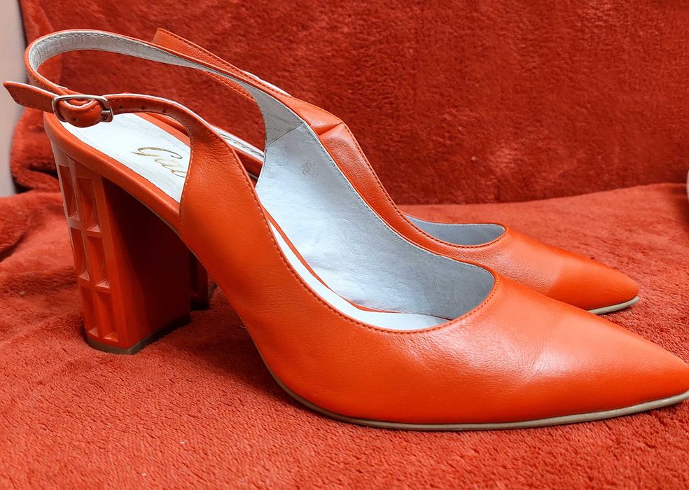 Vând pantofi cu toc, mărimea 39