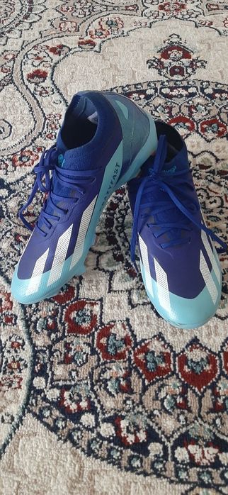 Бутси футбол уйнаш учун