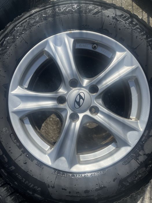 Jante aliaj R16 5x114,3 Hyundai Kia cu anvelope de iarna 215 70 R16