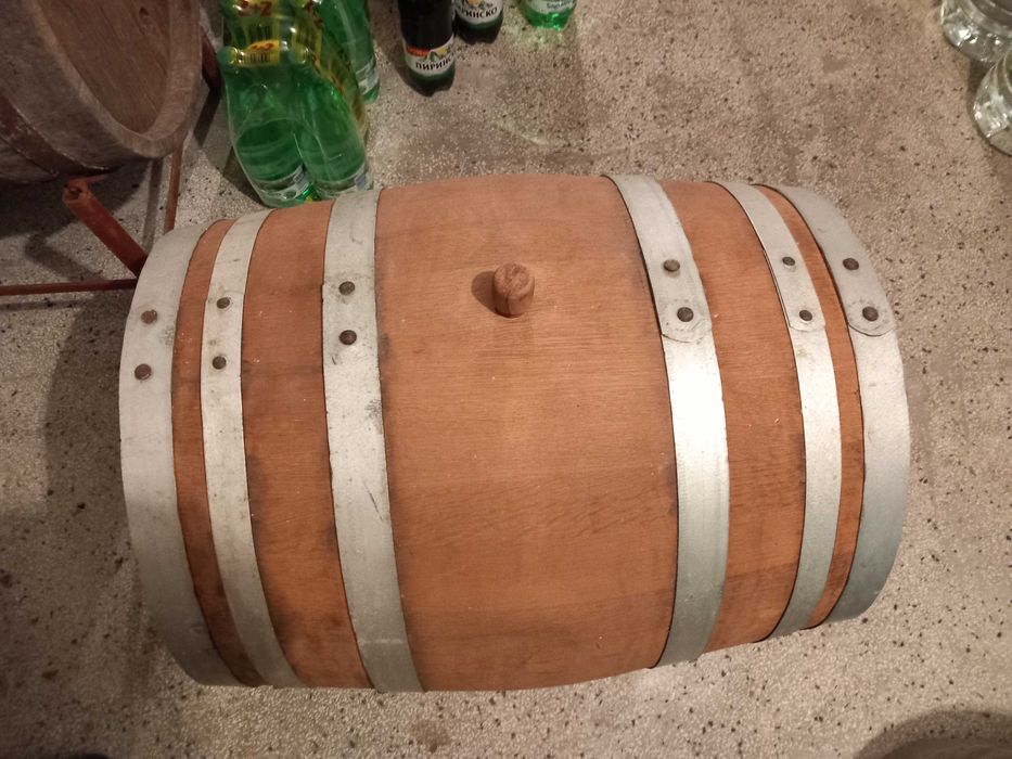 Дъбова бъчва 100 литра със стойка