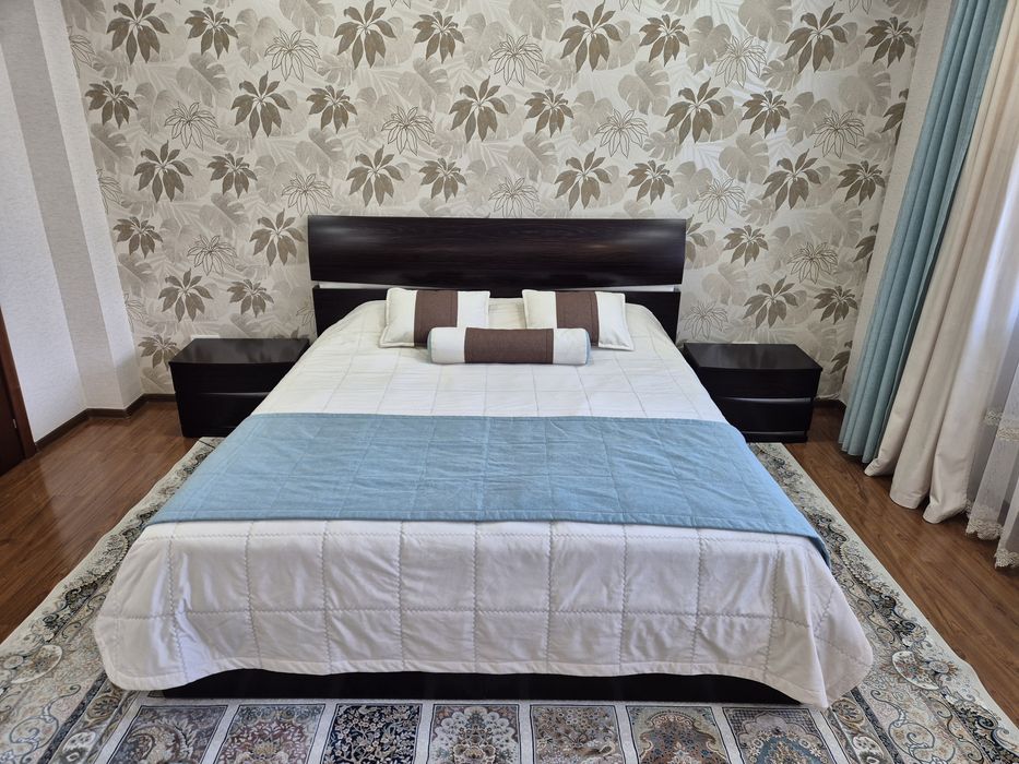 Продам двуспальную кровать (венге).