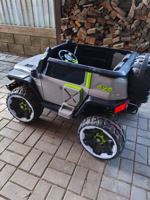 Детский электромобиль jeep wrangle