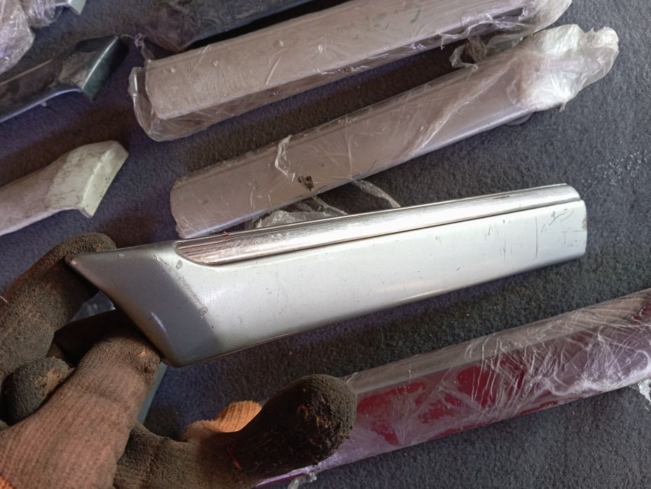 Молдинг переднего крыла Mercedes w202