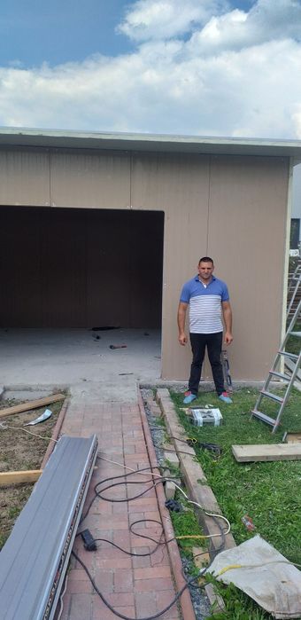 Vînd garaj din panouri sandwich la cerere