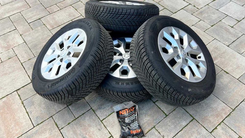 4 roti 215 65 16 pt. Dacia Duster