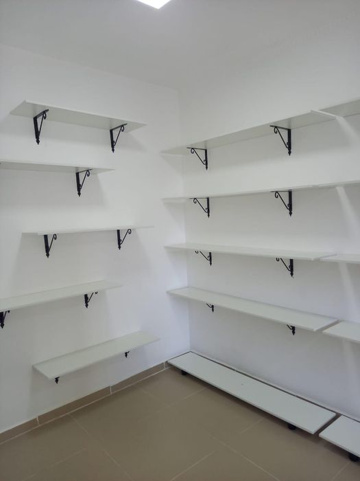 Полки белые стеллажи настенные