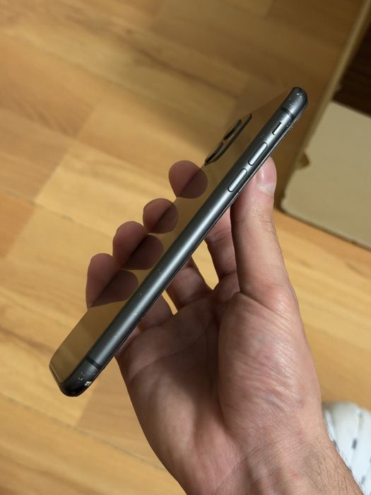 Vand iPhone 11 pentru piese