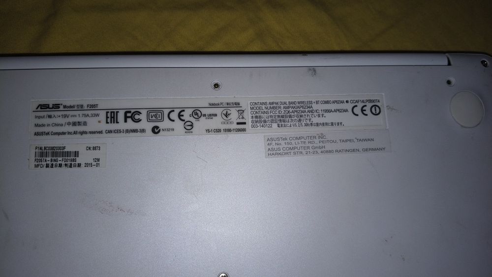 Vând laptop ASUS F205TA