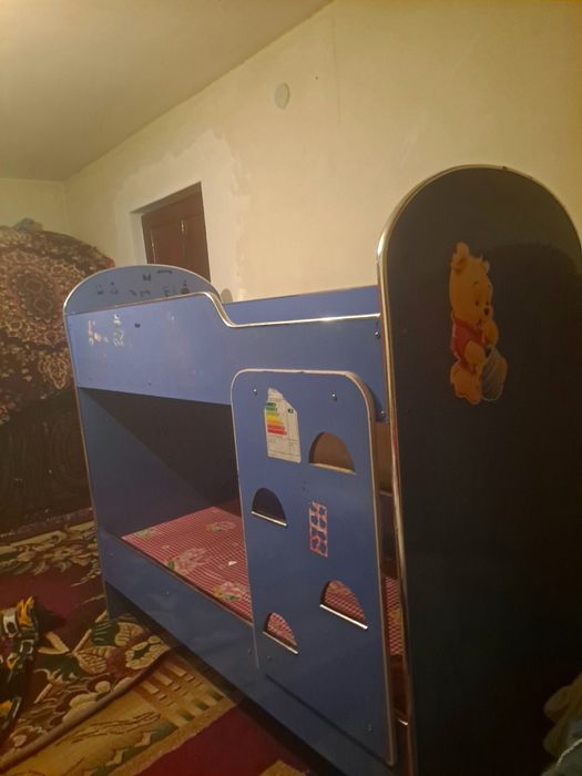 Bolalar uchun 2 qavatlik divan