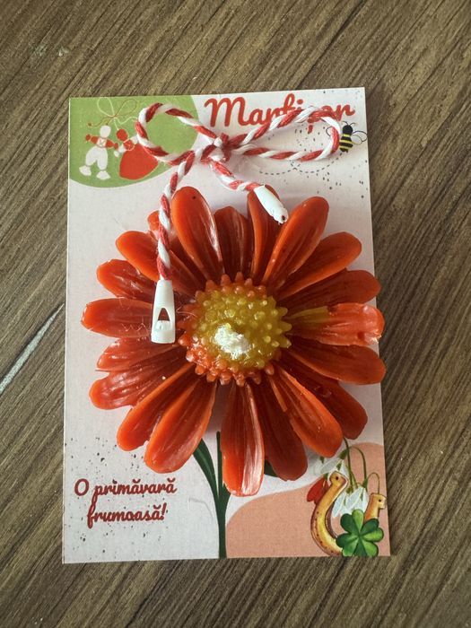 Martisoare parfumate din ceara de albine