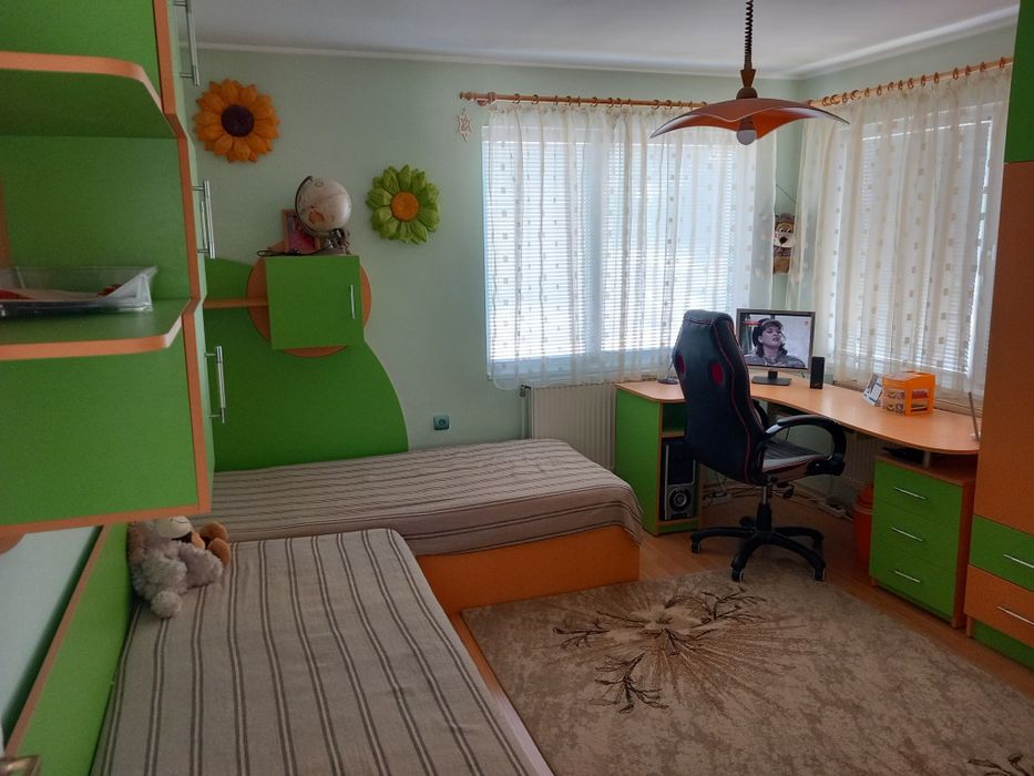 Къща с двор, 950 кв.м. в центъра на Исперих