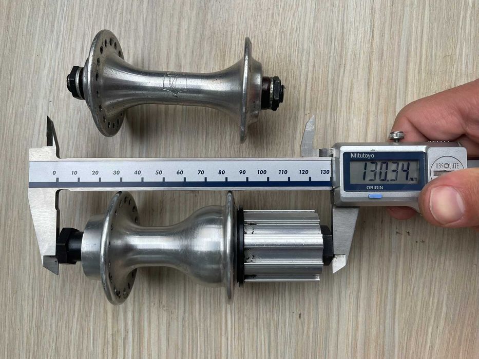 Campagnolo комплект шосейни главини с шлици и QR