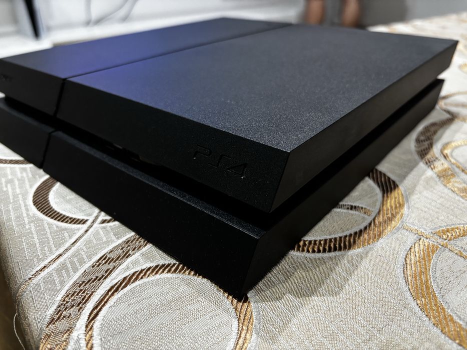 PlayStation 4 с джойстик