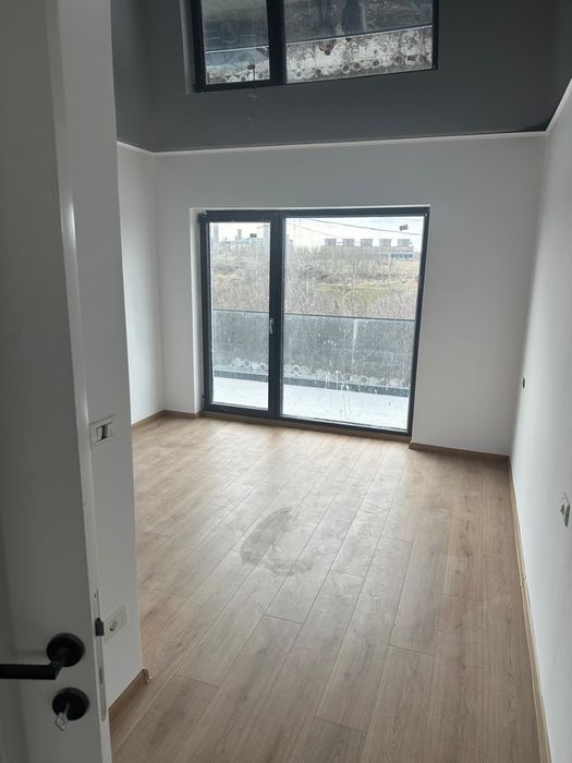 Vand casa in Navodari P+1 parte din duplex