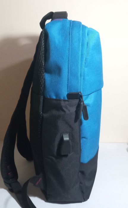 Школьный рюкзак  .