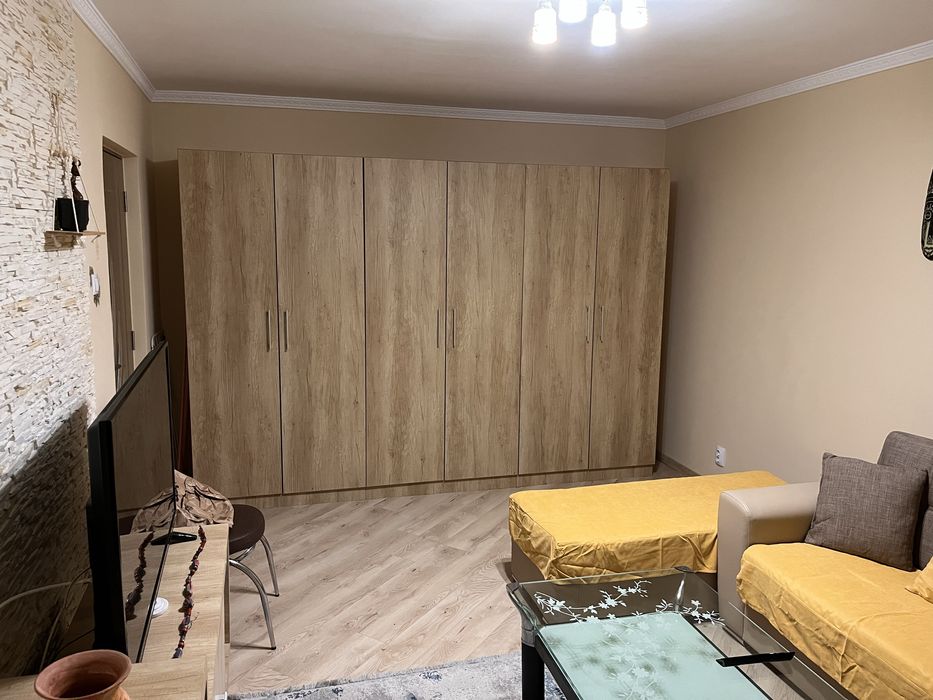 Inchiriez apartament 2 camere decomandat, 50 mp, 2 balcoane, 1500 lei