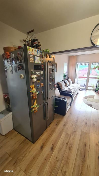Apartament cu 3 camere de vânzare în Curtea de Argeș.