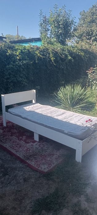 Продам кровать с матрасом 210х91