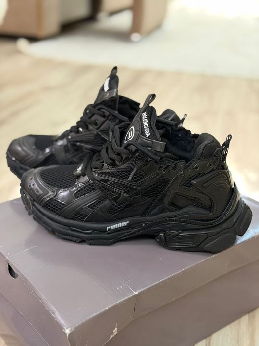 Продам Balenciaga runner