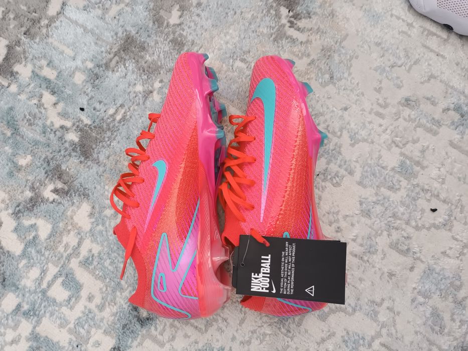 Бутсы  Nike новые 42-41 размер