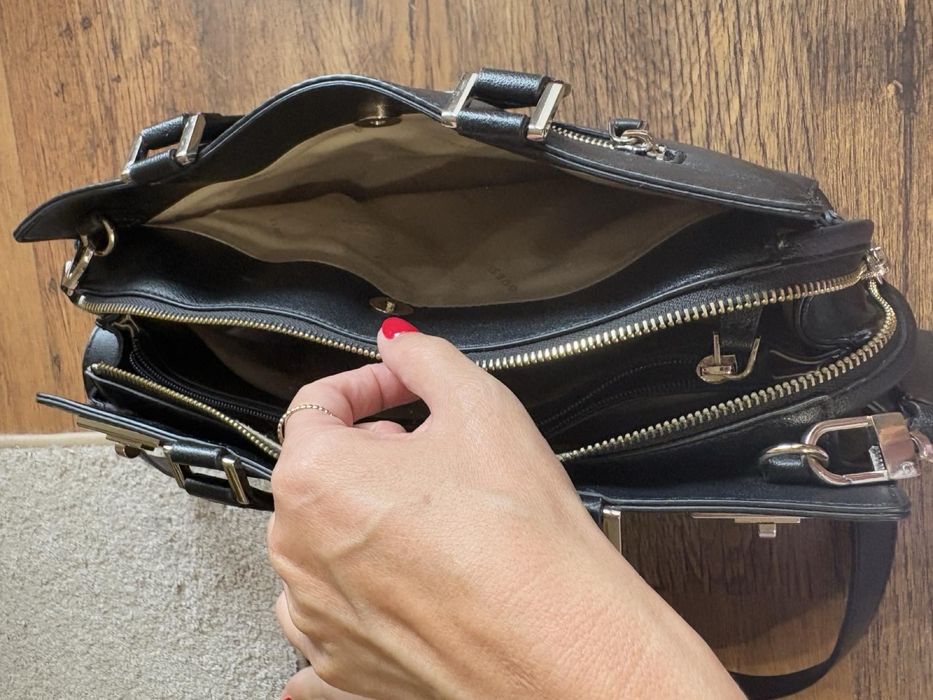 Дамска чанта Guess