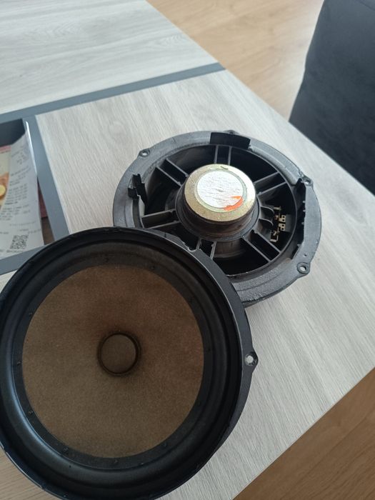 Продавам ОРИГИНАЛНИ говорители Голф 5