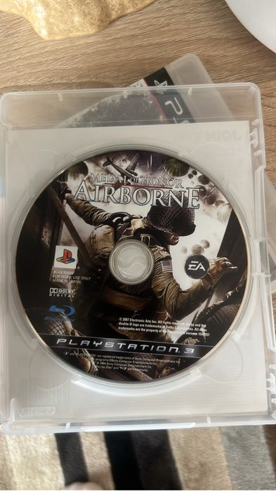 Геймпад на PS 3 и три диска с играми