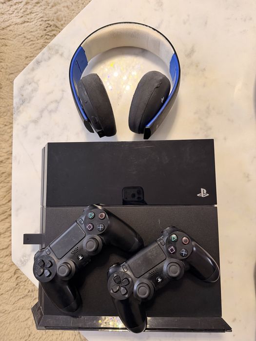 Play Station 4 конзола