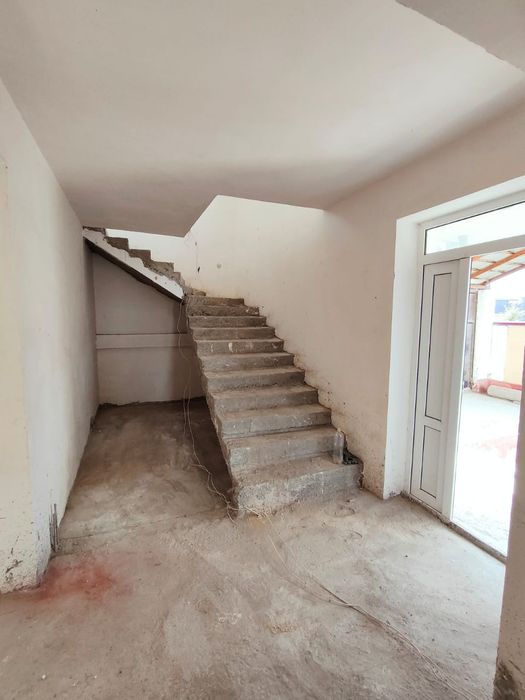 Srochno 2 etajli kotej sotiladi ( yonida 2 sotiq agarodi bilan)