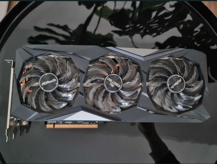 Placa video ASRock RX 6700 XT Challenger Pro OC 12GB