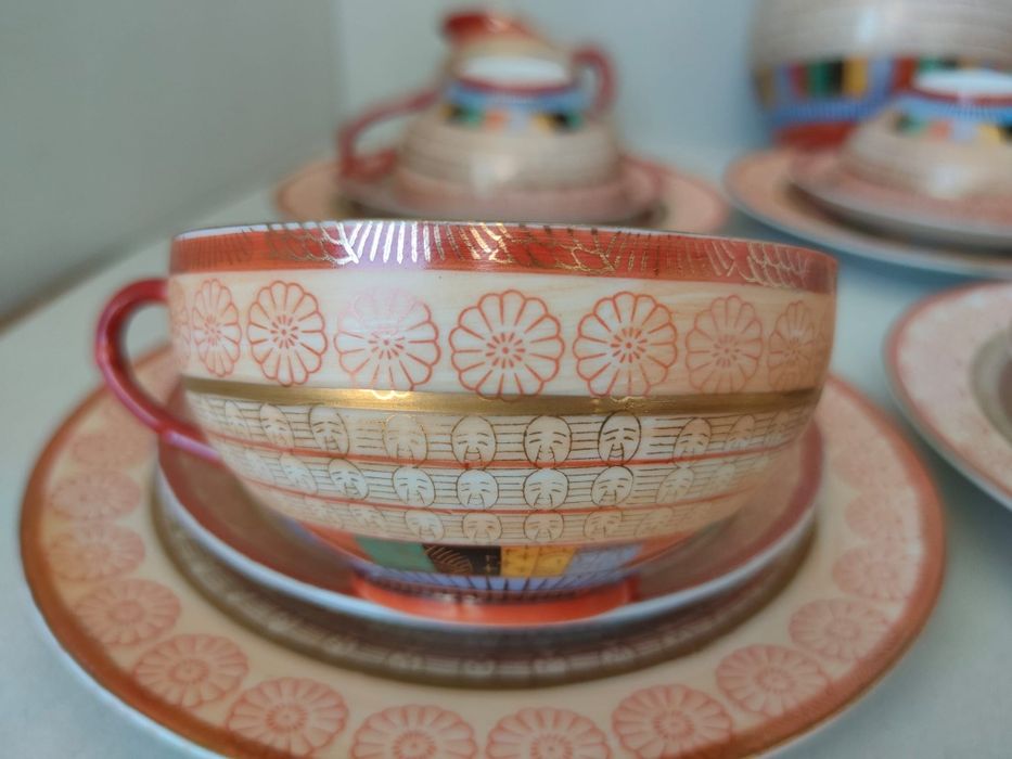 Уникат! Японски порцеланов сервиз за чай в безупречно състояние.