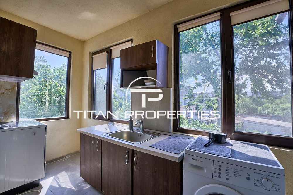 Тристаен апартамент под наем в Център