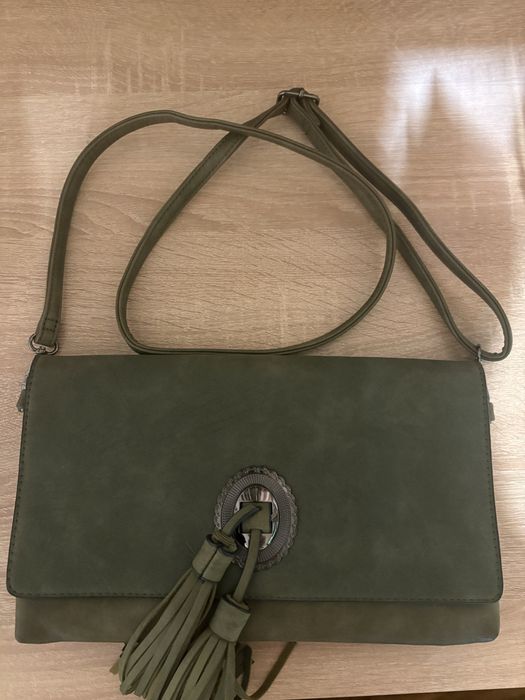 Продавам чанти нови.