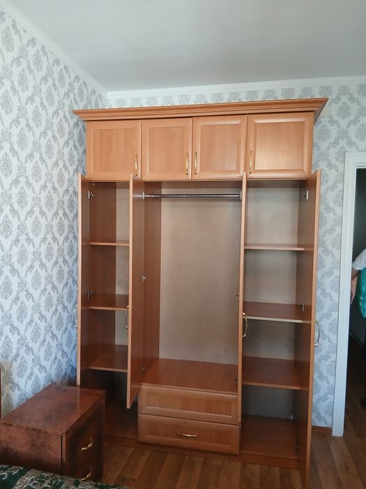 Продам  шкаф 4- дверный