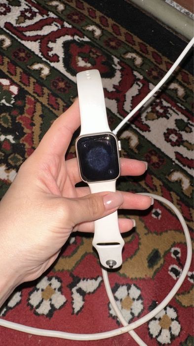 Срочно продам Aplle Watch SE серии 2025г