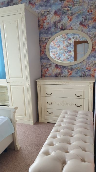 Продам спальный гарнитур