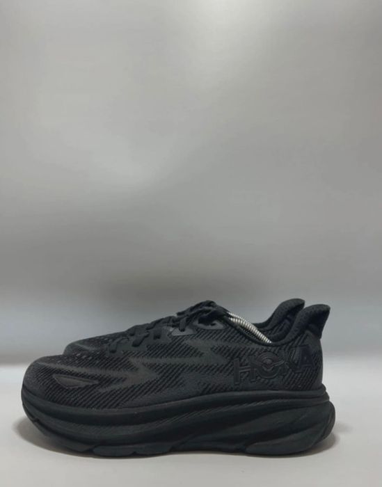 Vând papuci Hoka mărime 42