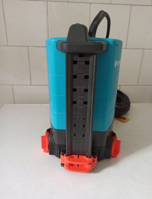 Pompa submersibilă Gardena Aquasensor 9000. (NOUĂ)
