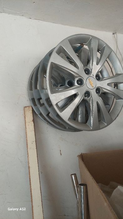 Kalpaklar sotiladi har xilida bor kop