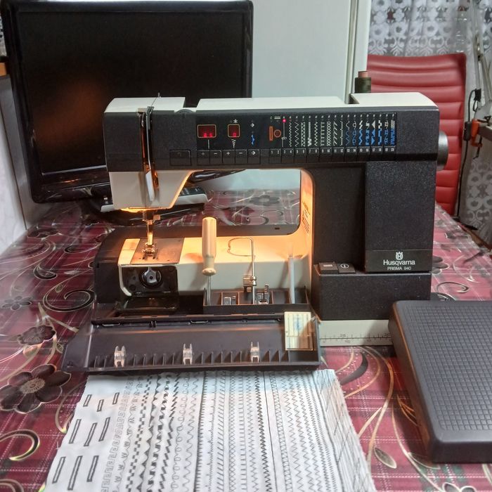 Masina de cusut HUSQVARNA PRISMA 940 cu butoniera automata