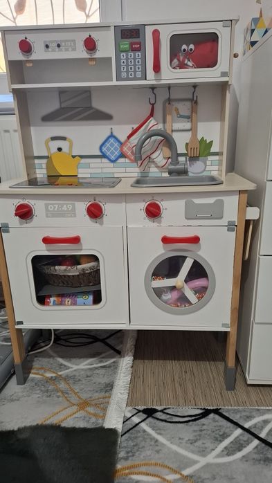 Bucatarie și birou stare foarte buna ...