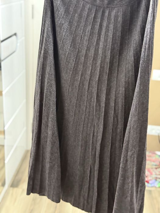 Fuste  lungi plisate pret 50 ron bucata