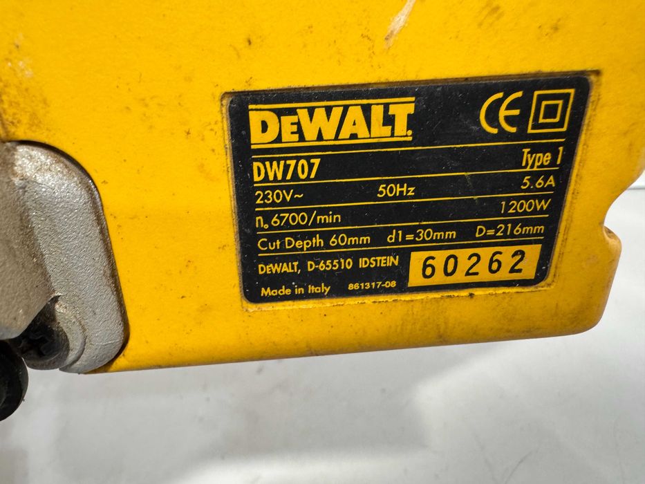 Циркуляр пендула - Dewalt 1200W / 216mm