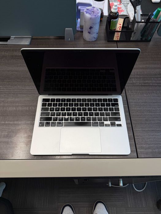 Продам Macbook air m2 2022
