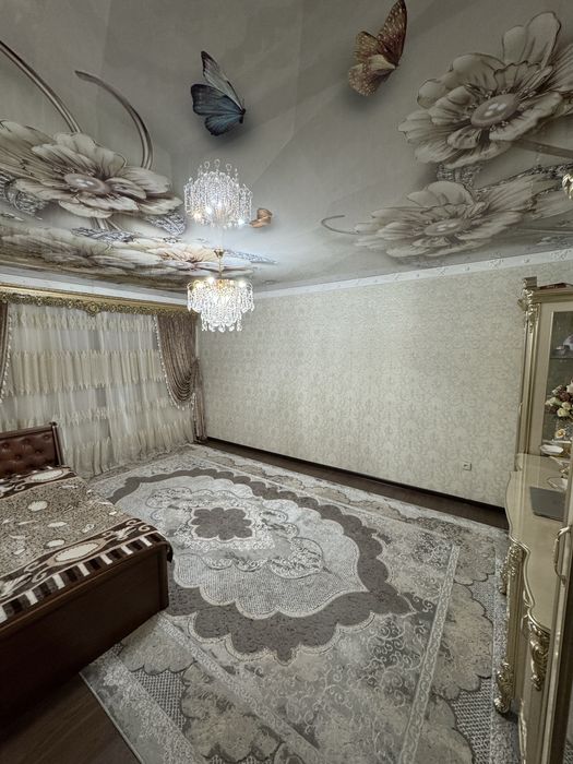 Янги Ўзбекистон Юқоричирчиқ туманида 8 хонали коттедж сотилади.