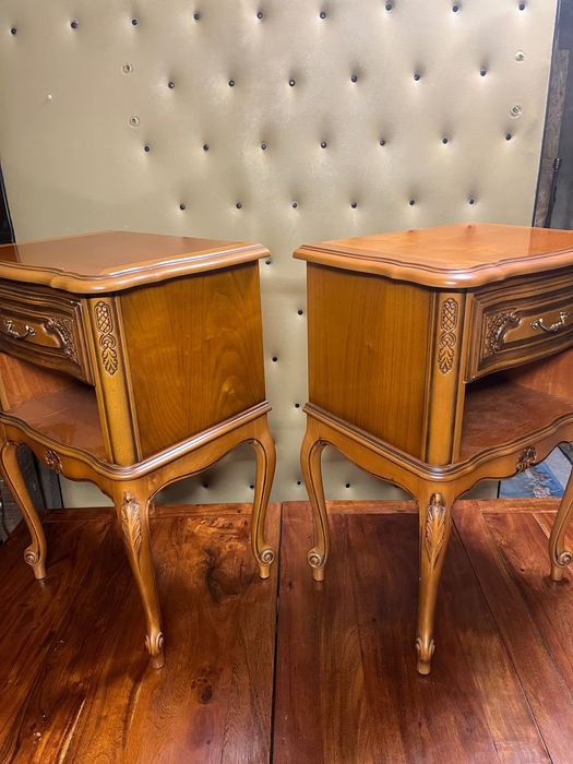 Старинни нощни шкафчета