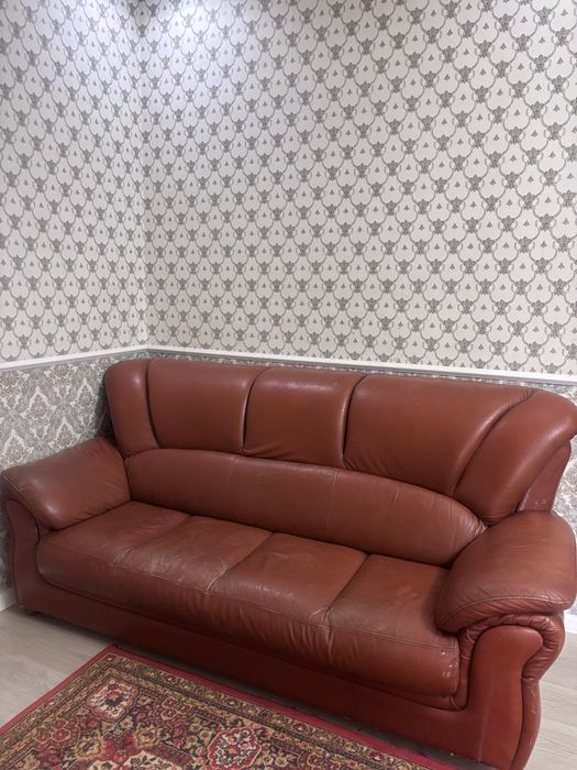 Продам кожанный диван