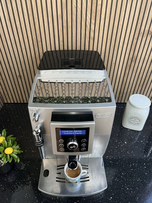 Delonghi ECAM 23.420.SB - 6 месеца гаранция! Перфектно състояние!